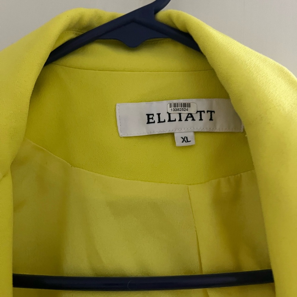 🌟 Elliatt Blazer - Picture 6 of 8